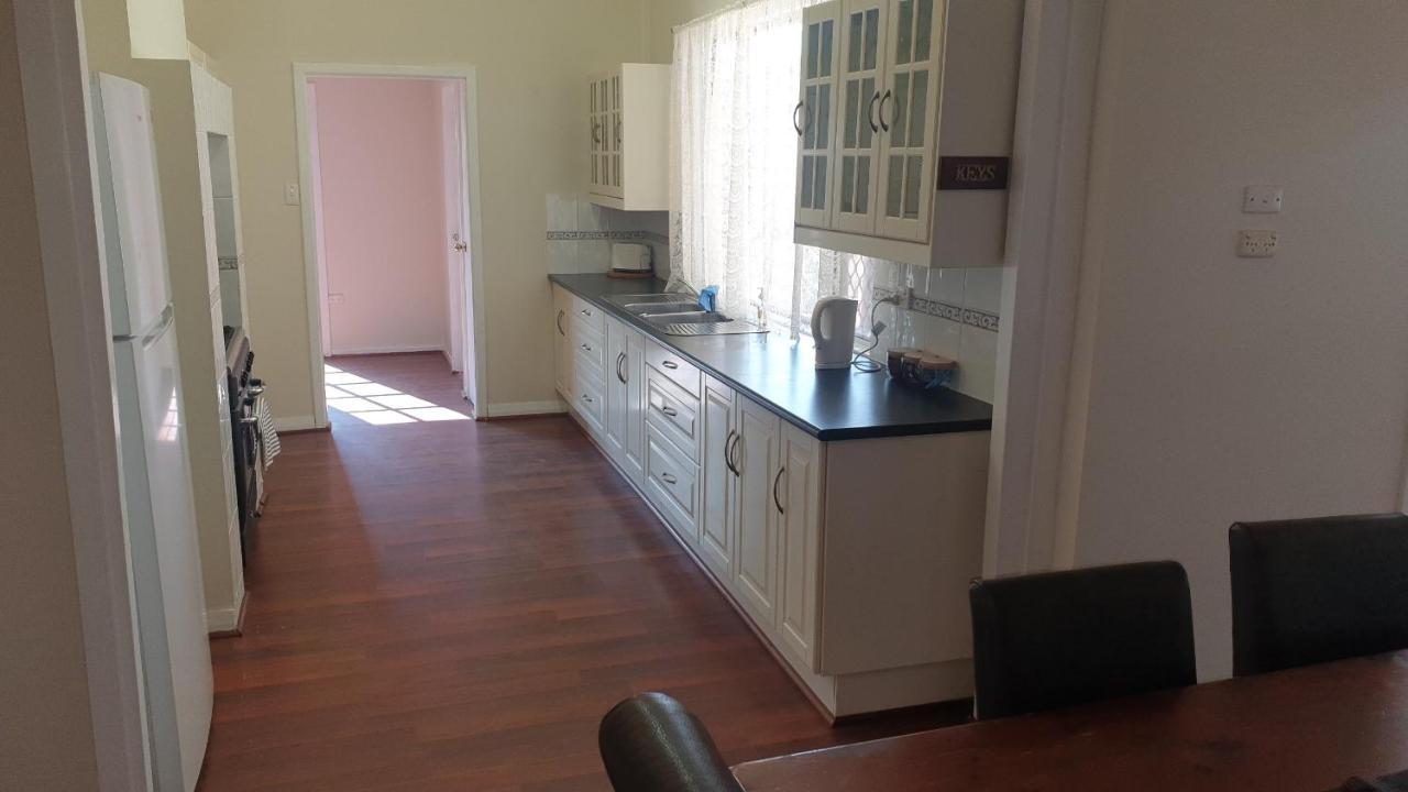 Roseneath Cottage Northam Bagian luar foto